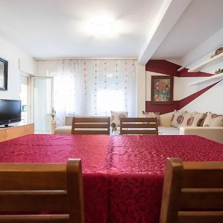 Apartman Tropicana - Spacious On Great Location