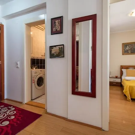 Tropicana - Spacious On Great Location Apartman *