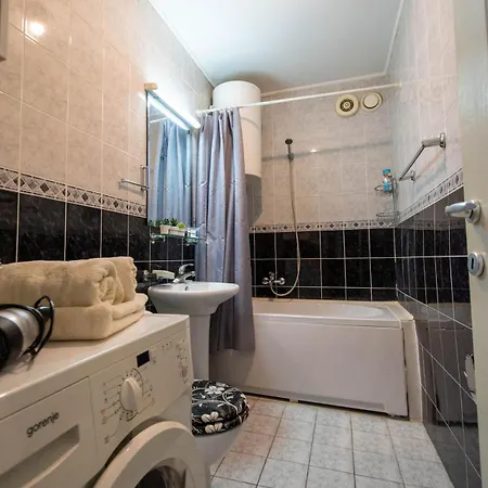 Tropicana - Spacious On Great Location Apartman *